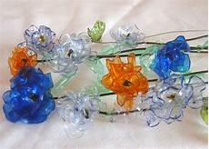 fiori con bicchieri di plastica fiori creati con il reciclo di bottiglie di plastica fiori con bicchieri di plastica fiori creati con il reciclo di bottiglie di plastica