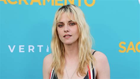 Kristen Stewart Goes Bra-First for Sacramento Los Angeles Screening ...