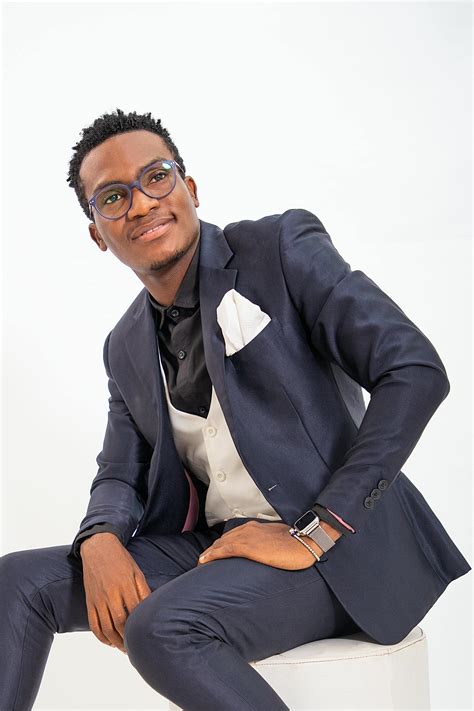 Basic Man Smiling 的图像结果