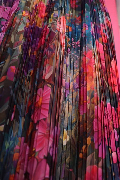 VALLEY OF FLOWERS PLEATED SKIRT – Big Bright Life