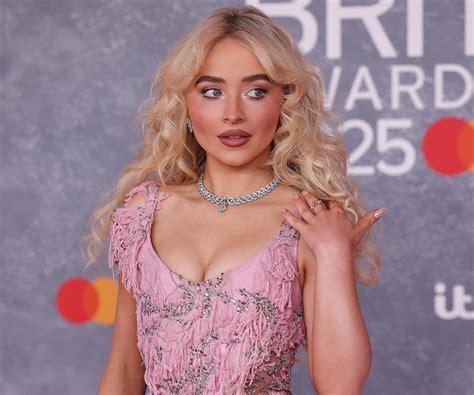 Sabrina Carpenter Height: How Tall Is She Really – CEOColumn