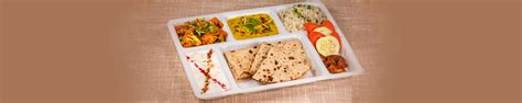Food delivery in train at Raipur Railway Station |IRCTC eCatering ...