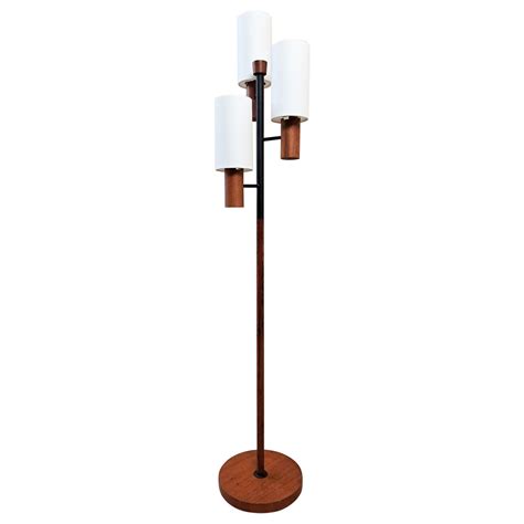 Mid-Century Modern Italian Design Floor Lamp, 1970s For Sale at 1stDibs