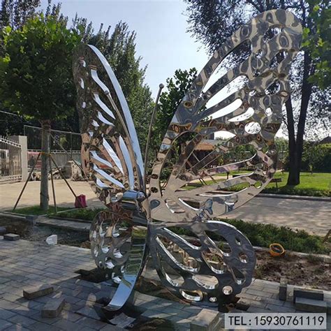 苏州金鸡湖市雕塑---水滴 库存图片. 图片 包括有 城市, 都市, 工厂, 现代, 湖边, 天空, 公园 - 78535983