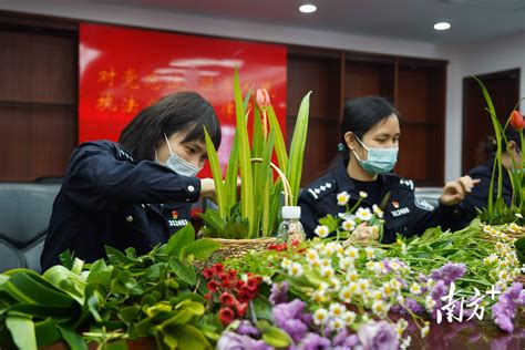 “争做国门警花 展现巾帼风采” 湛江边检站开展国际妇女节主题活动_女民警_插花_事业