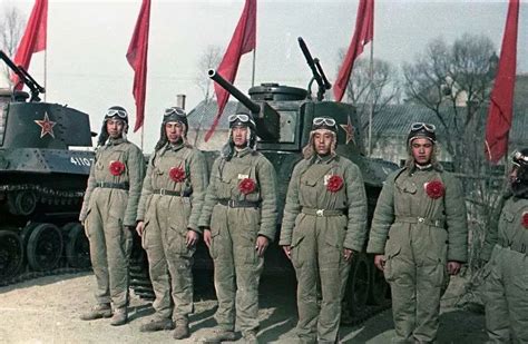 珍贵彩色老照片：真实再现1949年解放军的精气神 - 中国军网