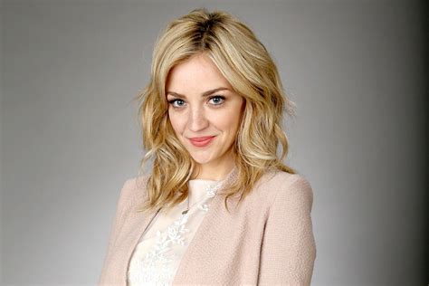 Download Blonde Comedian Actress Celebrity Abby Elliott Wallpaper