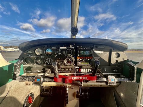 N7246C – Beverly Flight Center