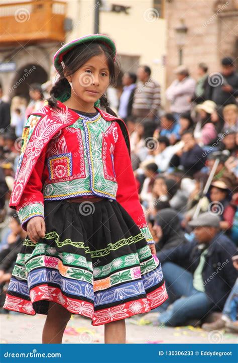 Peruvian Woman in Traditional Clothing Editorial Stock Photo - Image of ...