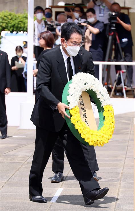 中日对照看世界: シンガポール李首相は日本大使館に哀悼の意を