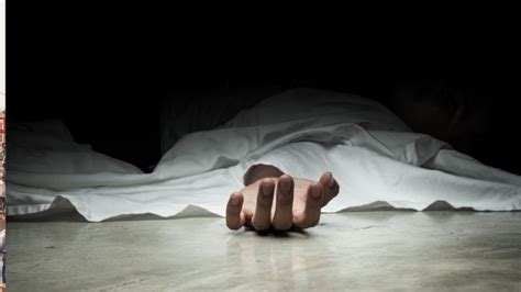 MP News: जबलपुर में बड़ा हादसा, होर्डिंग ठीक करने के दौरान गिरी रॉड ...