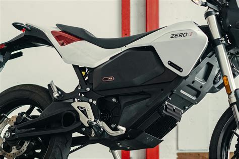 Motorrad Vergleich Zero FX 2022 vs. Zero FXE 2025