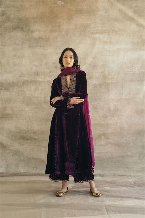 Plum Kalidaar Velvet Kurta Set - Light – Sureena Chowdhri