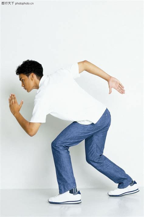 姿势pose0029-综合图-综合图库-奔走 造型 起跑-图行天下素材网