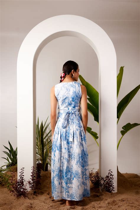 Blue print box pleated round neck maxi – Moonstruck