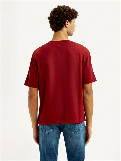 Men's Graphic Print Red Loose Fit T-shirt – Levis India Store