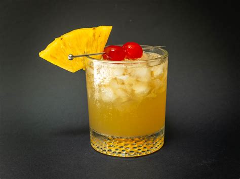 Mai Tai (Classic Rum Cocktail for Tiki Fans)