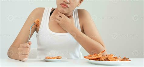 food allergies, women have reactions itching and redness after eating ...