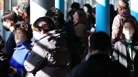 S.Korea lifts years-long mask mandate for public transportation