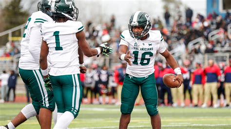 MHSAA football playoffs: Detroit Cass Tech tops Macomb Dakota, 35-21