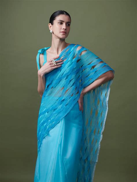Bi-coloured corded saree – ShriyaKhanna