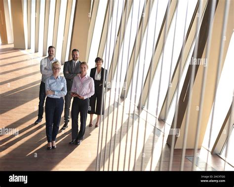Group of Business People Standing Together 的图像结果