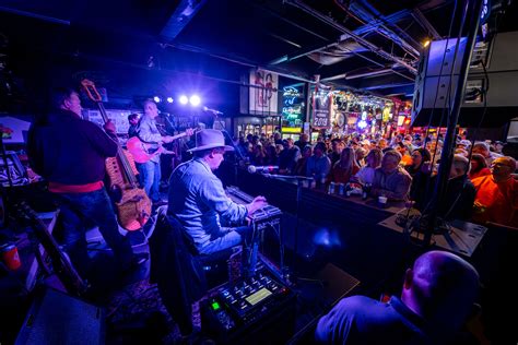 Alumni Spring Break – Clemson World Magazine