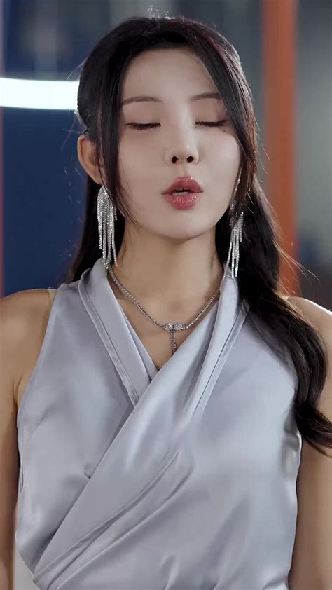 The Love Triangle Chinese Drama with 82 Episodes - MoboReels