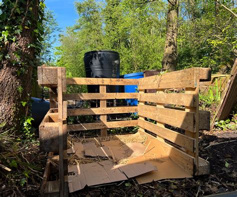 Garden pros reveal how to make a compost bin out of pallets | Homes and ...