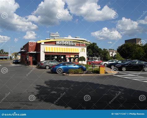 Plaza Vea Supermarket Worker Wearing A Mask And Glasses Editorial Image ...