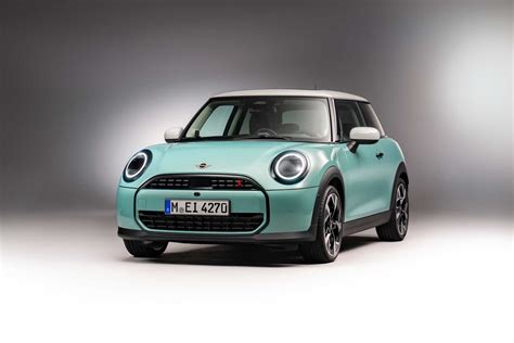 Der neue MINI Cooper mit Ottomotor: Der neue MINI Cooper C und der neue MINI Cooper S.