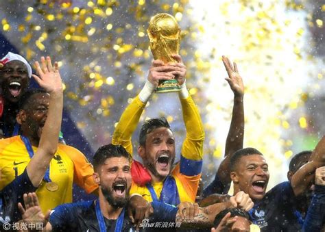 世界杯决赛法国夺冠 香港业者大发足球财 | 法国队 | 酒吧 | 新唐人中文电视台在线