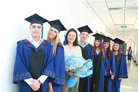 2021届学生毕业照-外国语学院