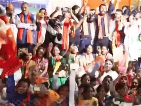 PM Modi’s 2.8 km Patna Roadshow: Thousands Join Flower-Filled Rally to ...