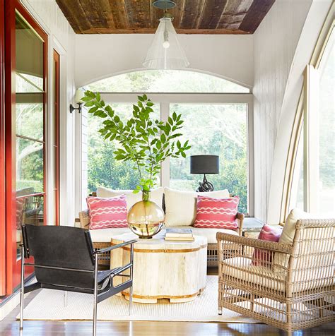 31 Pretty Sunroom Ideas Chic Designs Decor For Screened In Porches