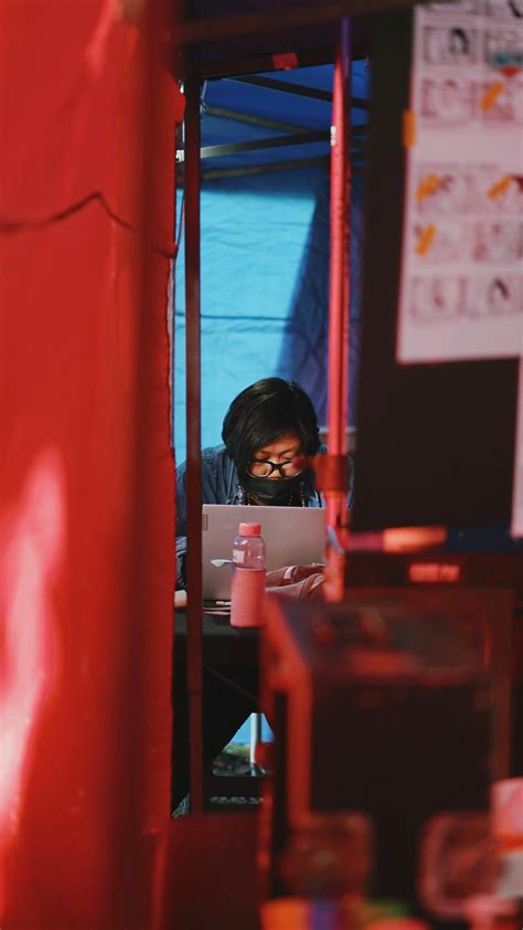 Pictures Pepole Using Computer 的图像结果