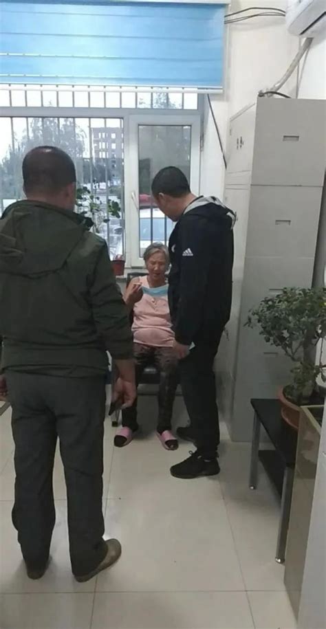 89岁阿婆连续2天走失 上海民警暖心护送回家_新闻频道_中国青年网