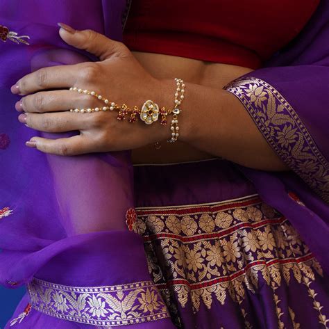 Ruby Kundan Haathphool – Ishil