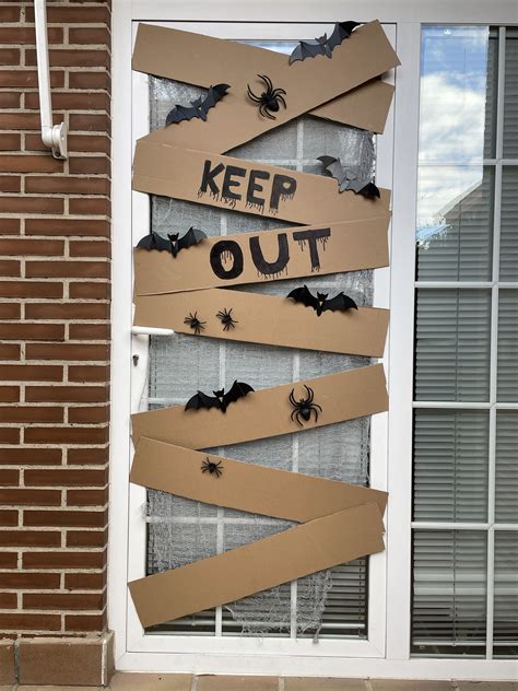Pin by Frofro on Crafts for kids | Scary halloween decorations ...