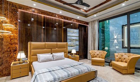 A Palatial House for its Royal Residents in an Unlikely Neighborhood ...