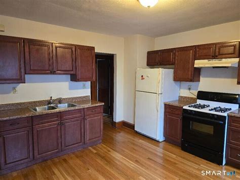 39 Starview Ave Unit 1st floor Off-Campus Housing, Waterbury, CT