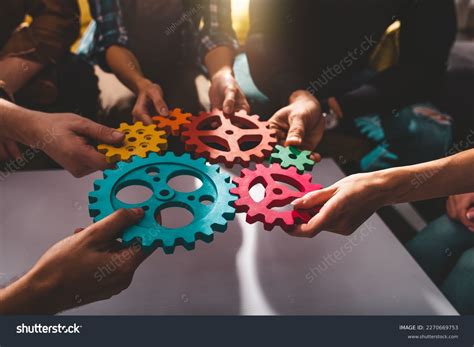 4,634,160 imágenes de Gente trabajando en equipo - Imágenes, fotos y vectores de stock ...