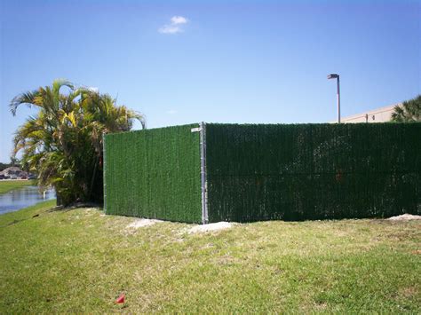 How to Install Privacy Fence Screening 的图像结果