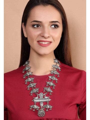 Explore Elegant Chain and Necklaces Collection at Rubans