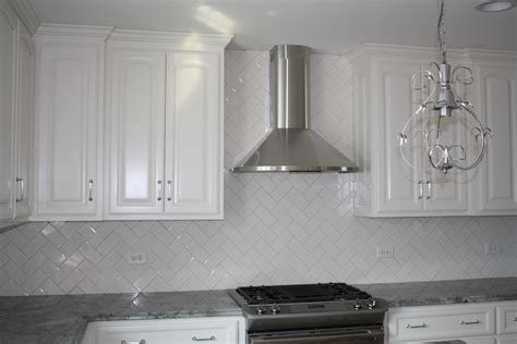 Subway Tile Herringbone Kitchen Backsplash - HOMYSTYLE
