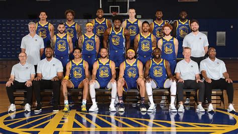'Headband' Klay Thompson returns in Warriors' 2020-21 team photo - NBC ...