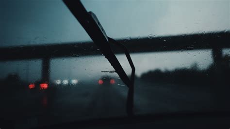 Should You Keep Your Windshield Wipers Up? | Endurance
