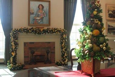 Westfield Athenaeum takes holiday decorating cues from stylish first ...