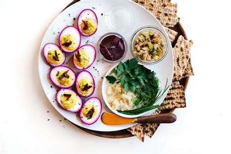 VEGETARIAN PASSOVER SEDER PLATE WITH BEET-PICKLED DEVILED EGGS. | Kale ...