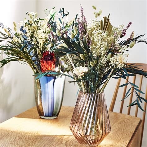 How to Arrange Dried Flowers in a Vase | Oliver Bonas